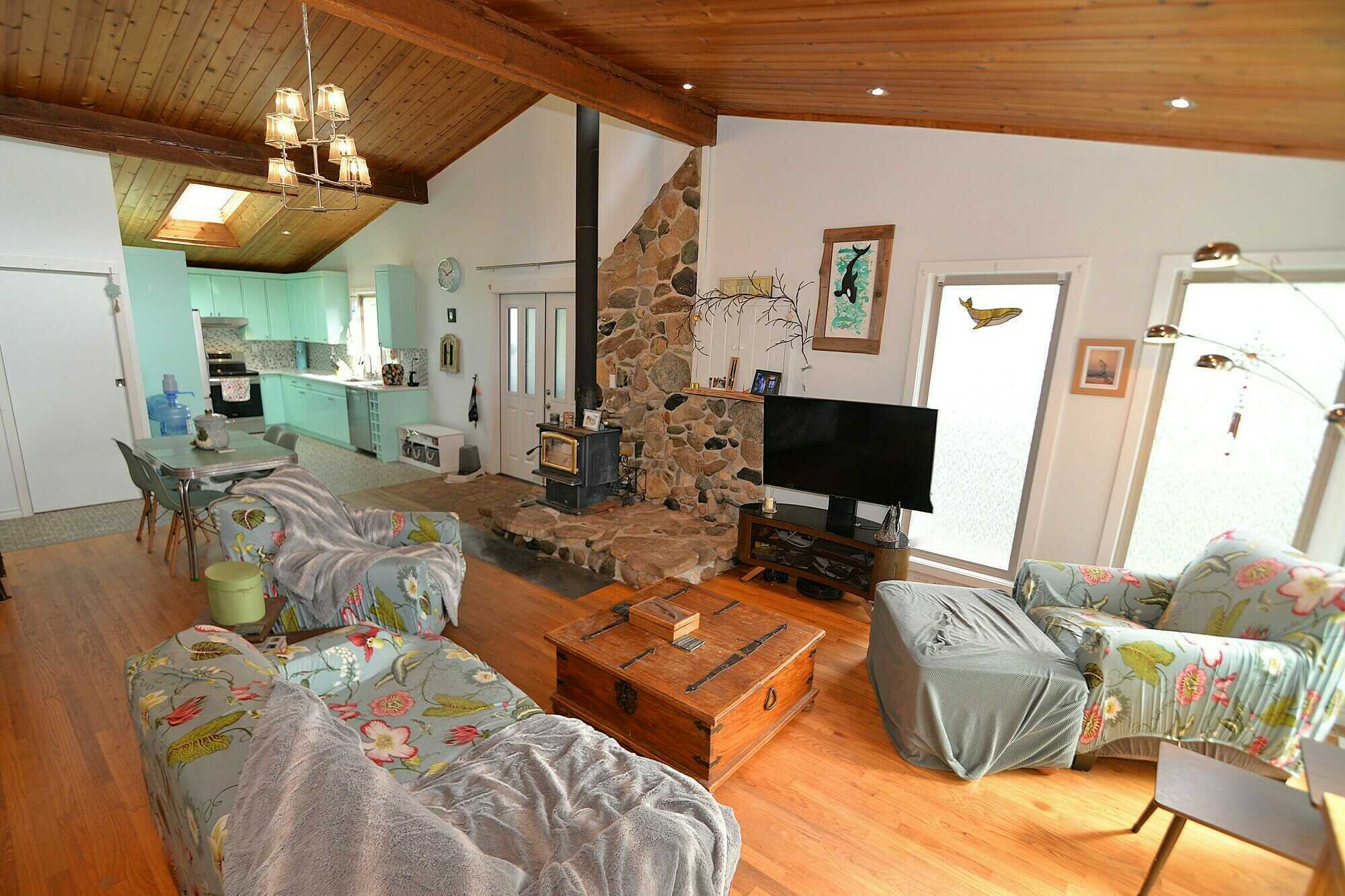 NEW PRICE !! PRICED TO SELL !! Just Listed ! A lovely Updated ﻿﻿3 bedroom (or 2 bedroom plus den) 1.5 bath Rancher located in in the desirable Whalebone area of stunning Gabriola Island ! 
Please note we are willing to pay buyers realtor fees. 5