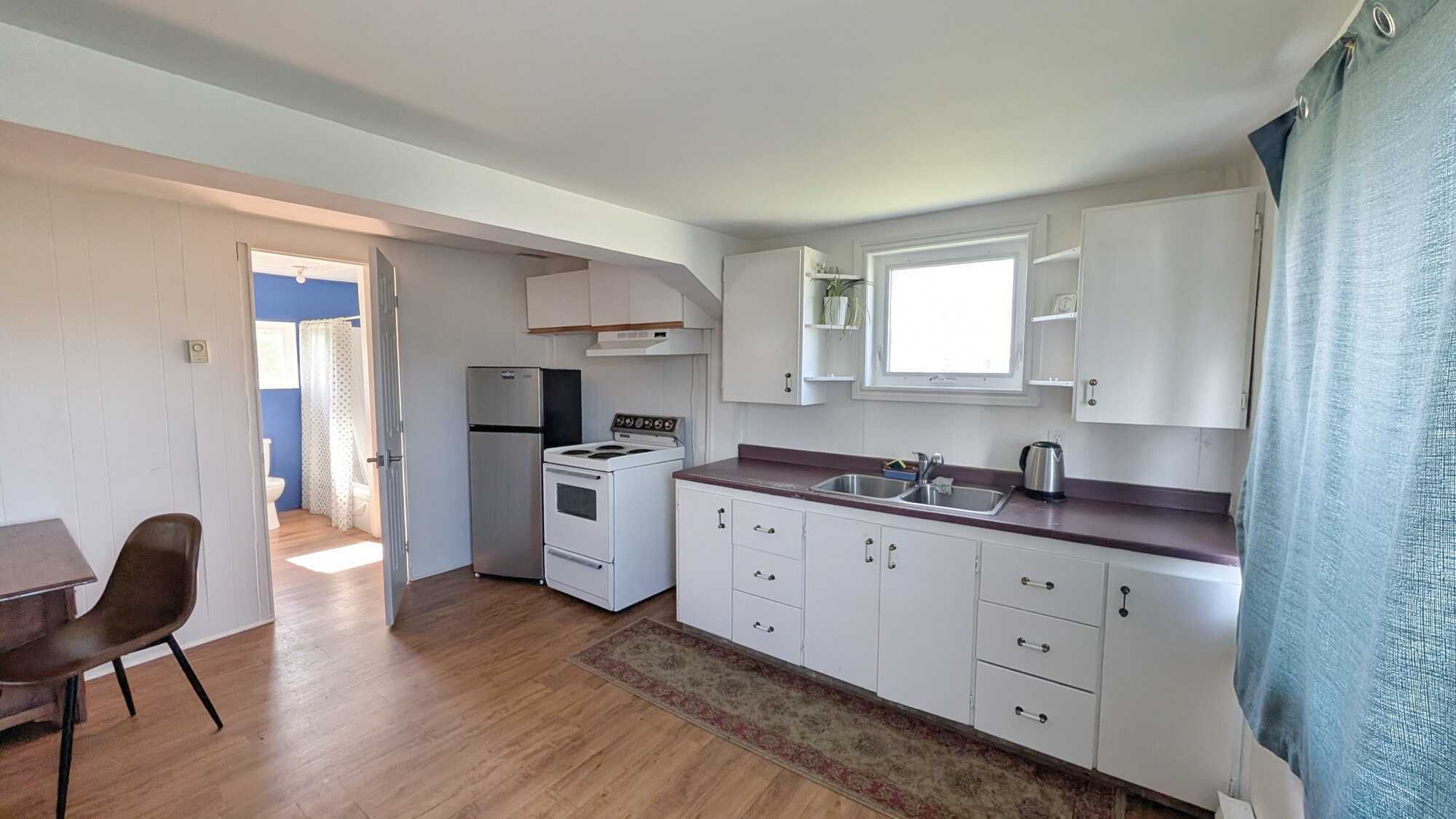 Maison sur un terrain de 3,4 Acres – Garage indépendant et plages à proximité !
Home for sale on 3.4 Acres – Detached Garage & Beaches Nearby! 2