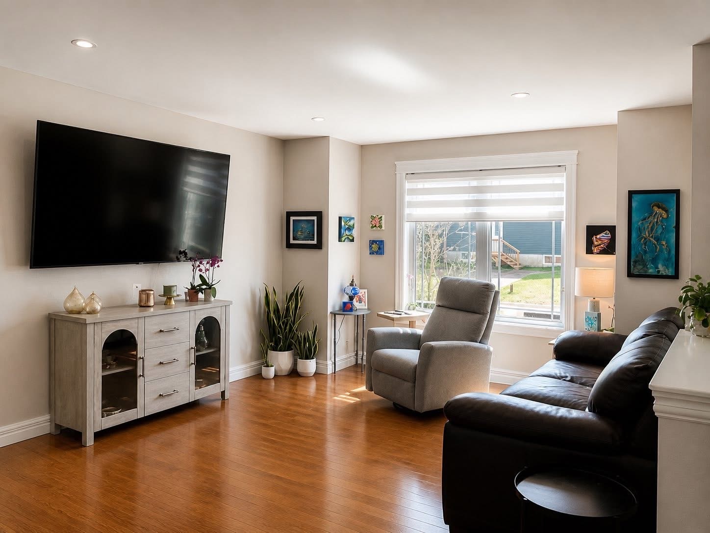 Spacious 5-Bedroom, 2.5-Bath Home Featuring 2 Living Rooms, Fenced Yard & Prime Location 3