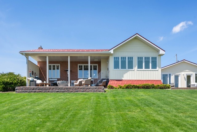 St. Lawrence Waterfront Home with 1 bedroom Bunkhouse 4