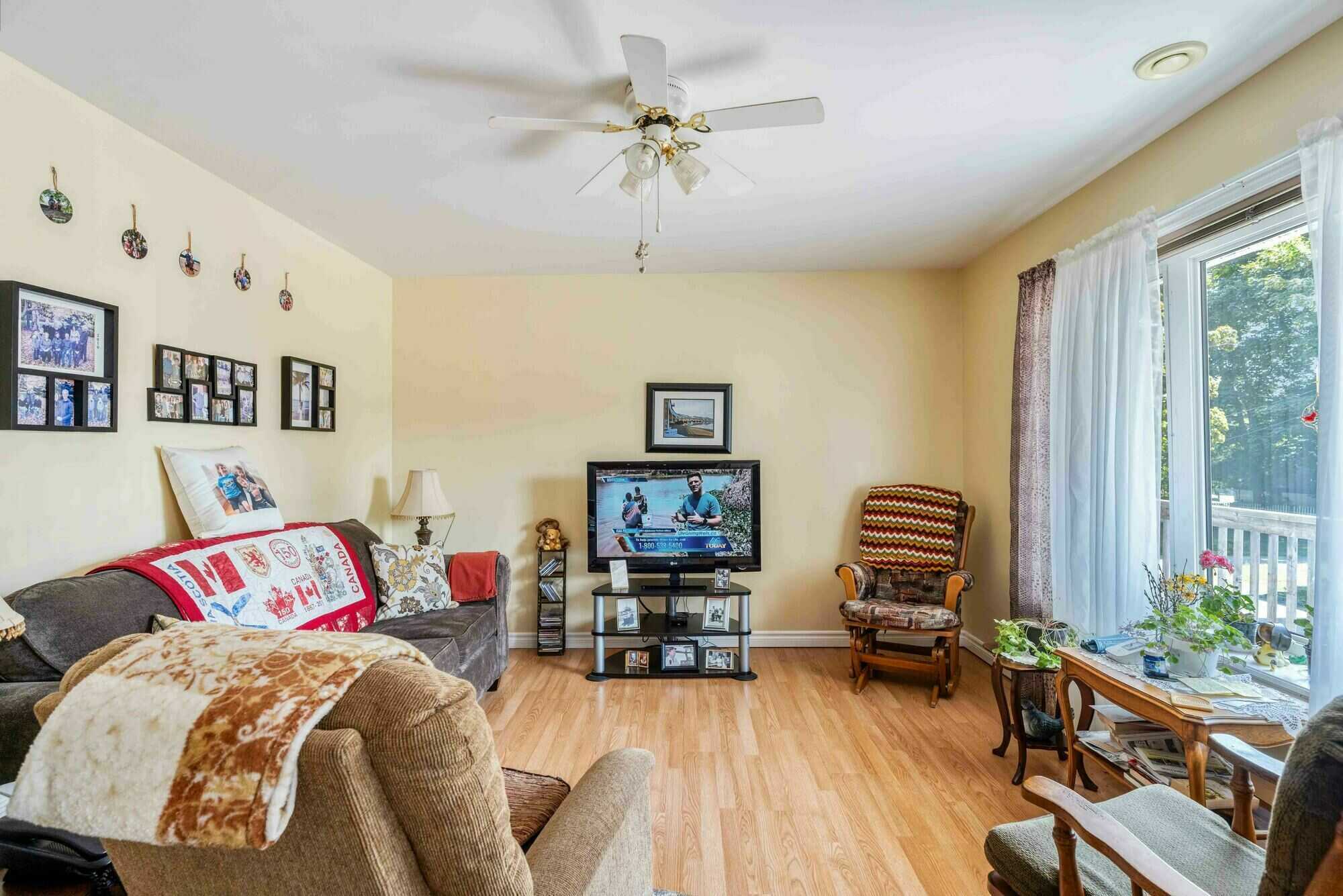 Live Free & Earn More: Your Five-Unit House‑Hack Haven in Digby 5