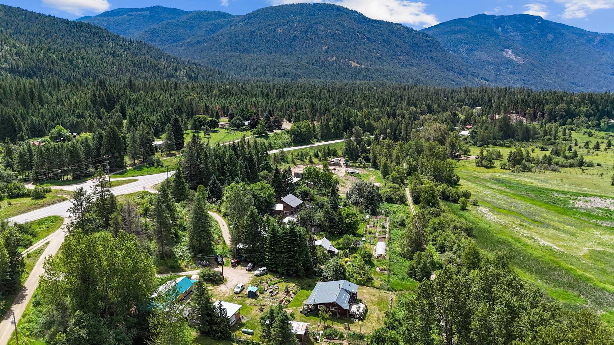 A Multi-Dwelling Retreat with Endless Possibility — 6123 Telford Road, Winlaw 5