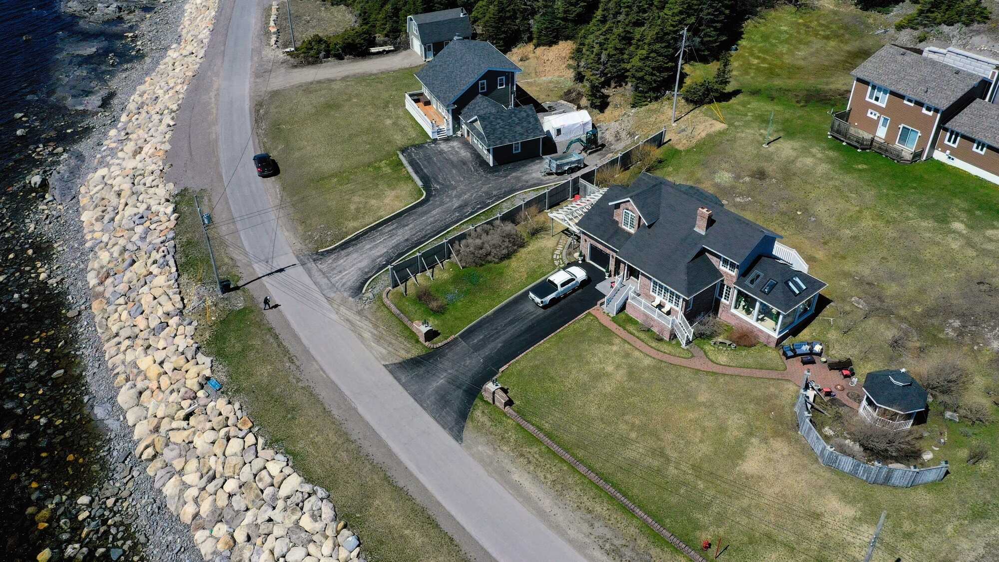 Stunning Oceanfront Home – A Must-See Dream Property! 5