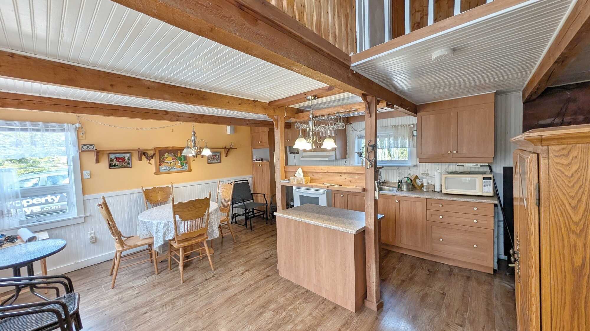 Chalet/Maison au bord de la Rivière
Cottage/Home on the River 5