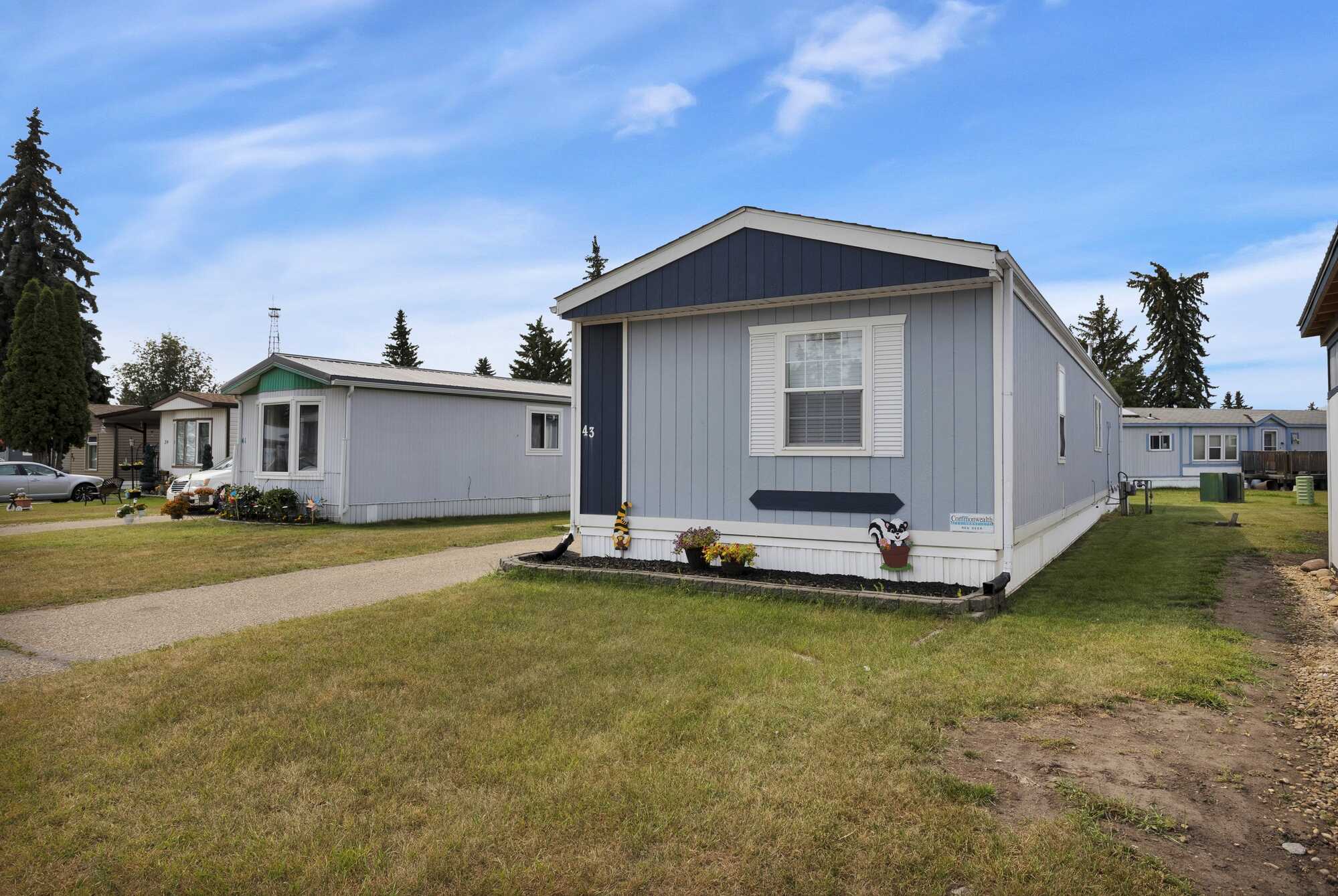 Affordable ~ Well Kept Home ~ Family Friendly Community ~ Recent Renos ~ Red Deer 2