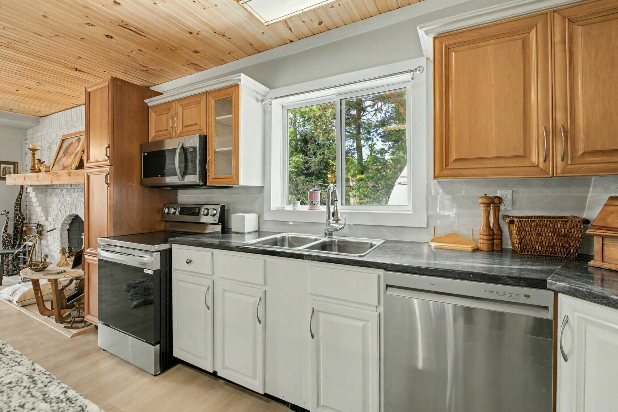 Welcome to the New and Improved 160 Centre Street in Burk's Falls. Updated with Modern and Stylish Finishes, this Cozy Home will  Impress. First Time Home Buyer or Down Sizing, All That You Have Left to do is Move In and Enjoy! 5