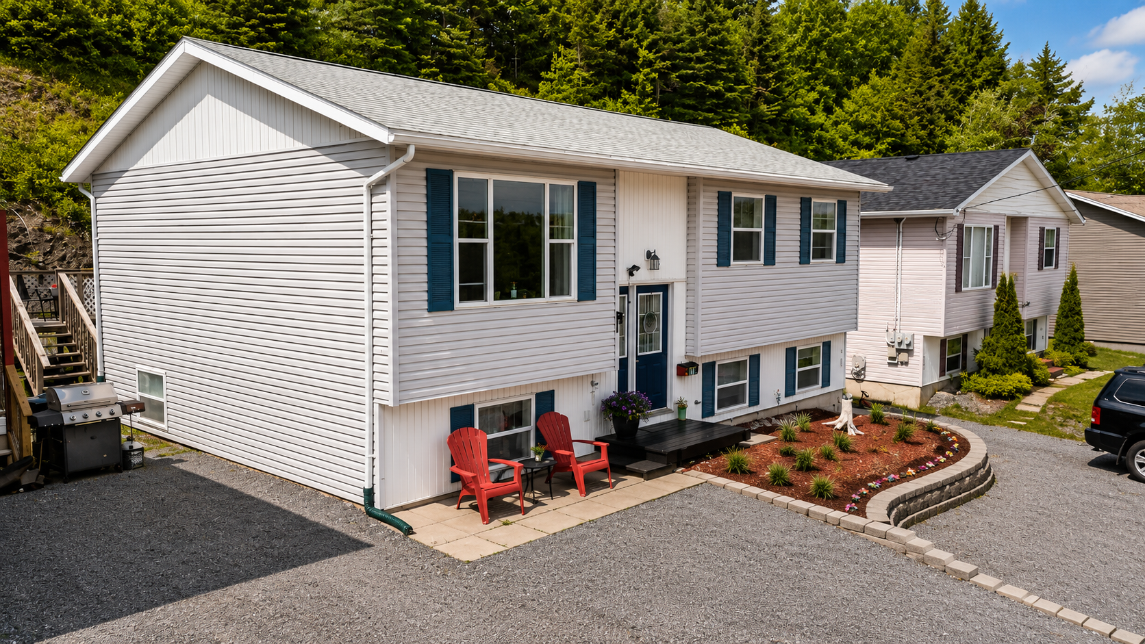 Spacious Family Home with Income-Generating 2-Bedroom Apartment! 2