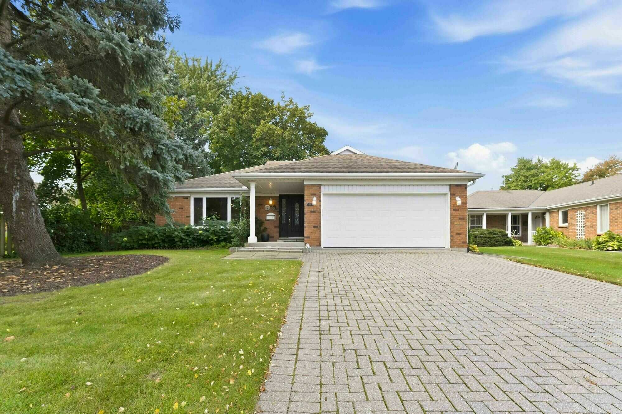 Well-Loved Bungalow in the Heart of Heritage Village 4