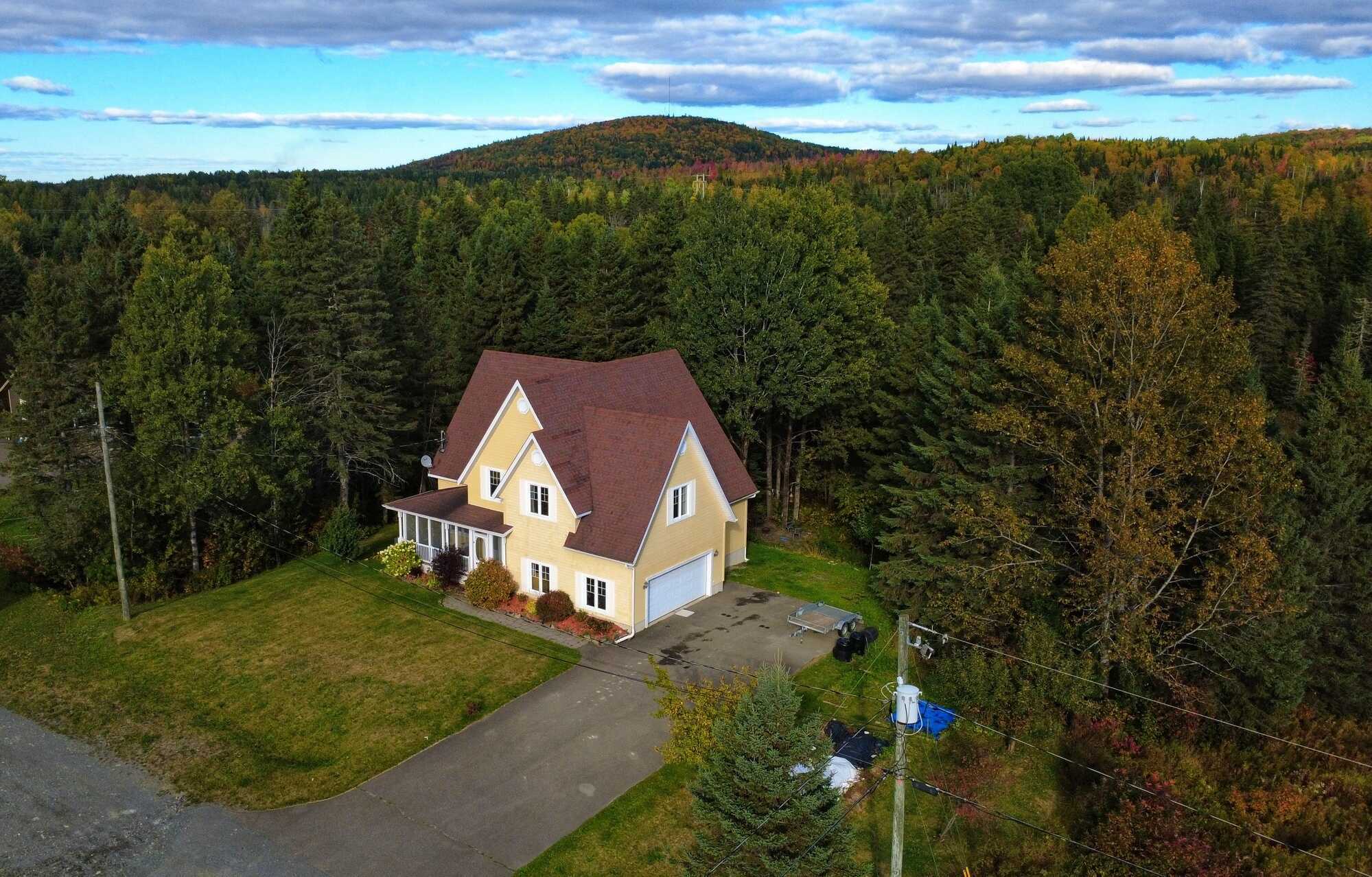 Magnifique propriété familiale située dans un quartier résidentiel récent de Kedgwick, NB!
Beautiful Family Home Located in a New Residential Development in Kedgwick, NB! 2
