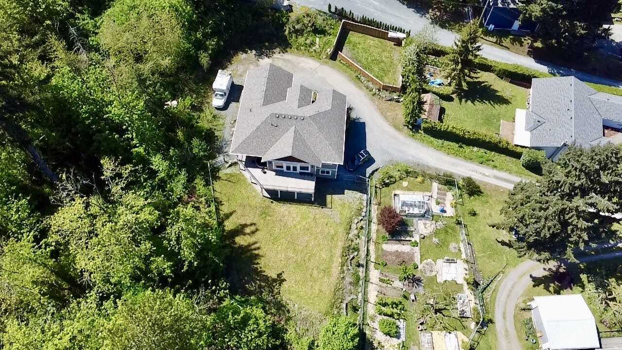 Stunning 5 bedroom 3 bathroom home with break taking Views with suite or business potential. 3