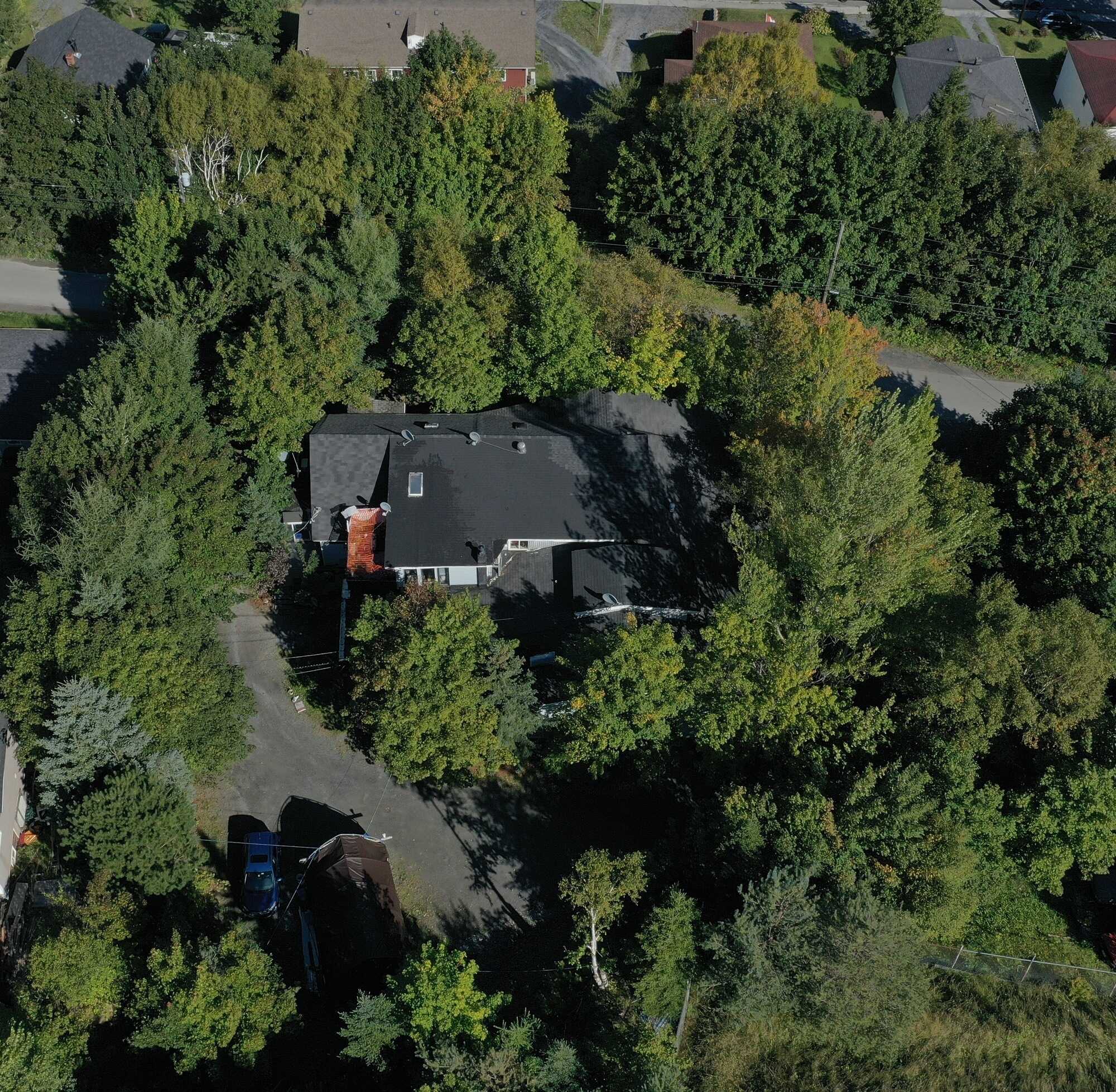 💼 Investors Take Notice!
Here’s a rare opportunity to own a 12-unit apartment building with excellent income potential 3
