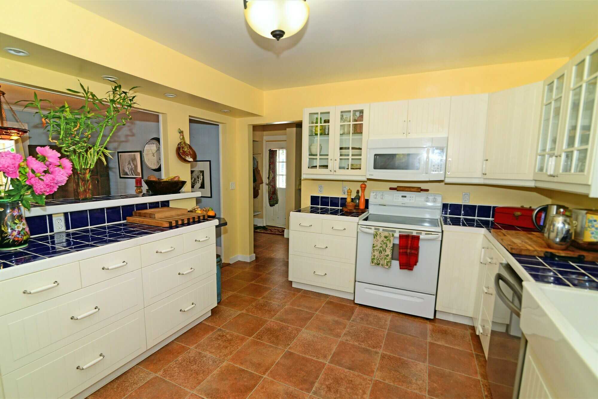 Just Listed ! NEWLY PRICED ! PRICED TO SELL!  Located in beautiful Port Alberni BC this charming 3 bedroom 2 bathroom character home is waiting for you ! No need to look any further ! A fabulous location on a gorgeous park-like large corner lot ! 4
