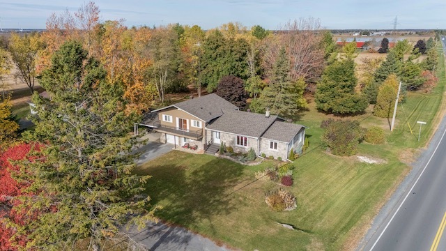 Wonderful Family Home on 2.7 Acres with 40 x 25 Workshop 3