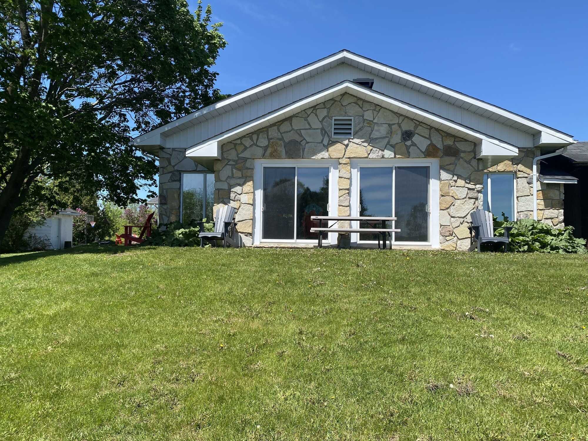 HIGH INCOME PROPERTY. $1500 to $3800 Per NIGHT. UNIQUE BUSINESS AND LIFESTYLE OPPORTUNITY. SEMI RETIRE OR FULLY RETIRE BY PURCHASING ADDITIONAL CARETAKER COTTAGE NEXT DOOR 5