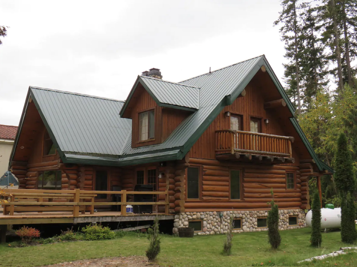 Custom 7 bedroom, 4 bath log home nestled within the natural beauty of Mabel Lake with abundant recreation at your doorstep. 4