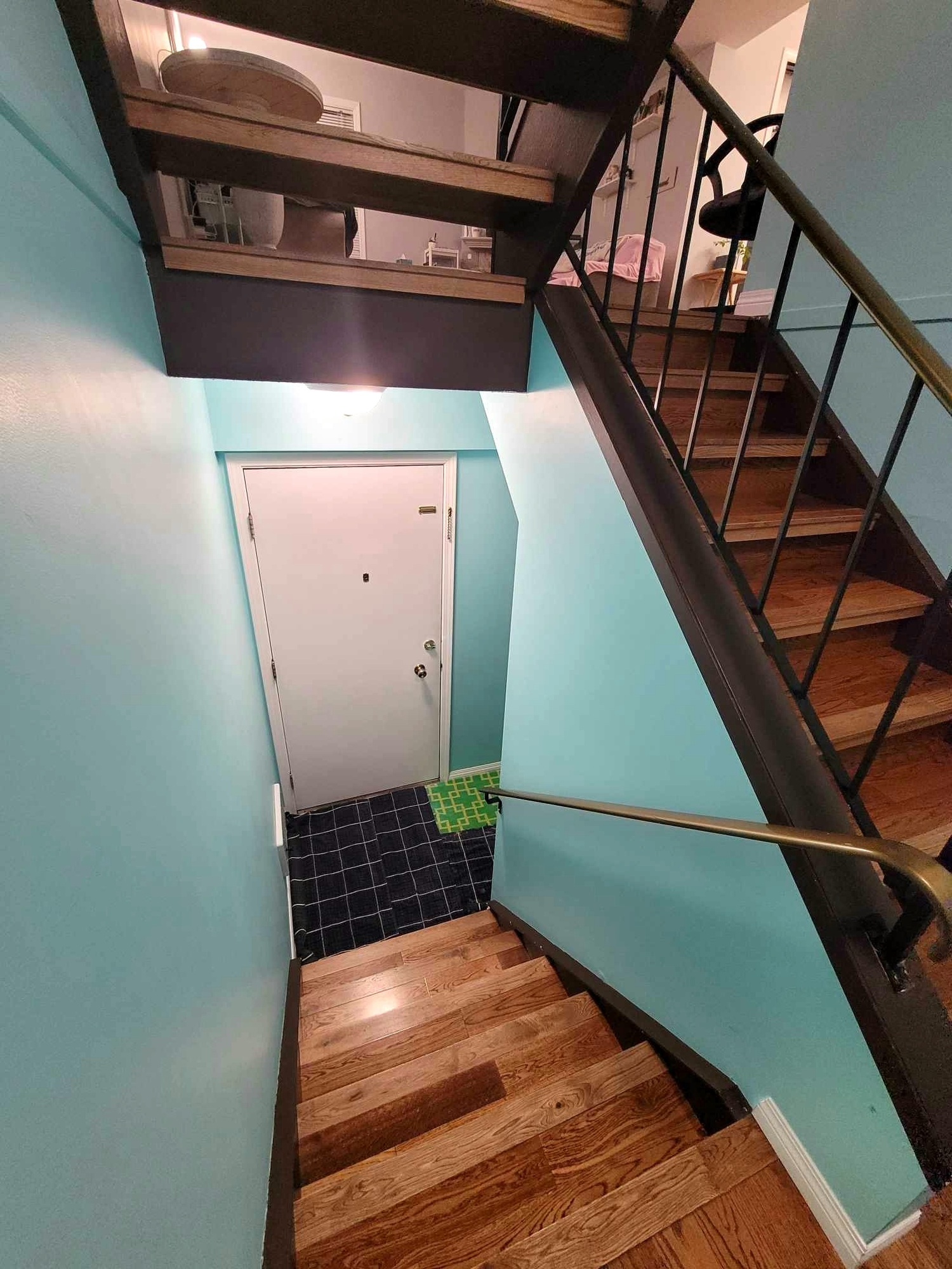 Charming 2-Bedroom Townhouse with Modern Upgrades 3