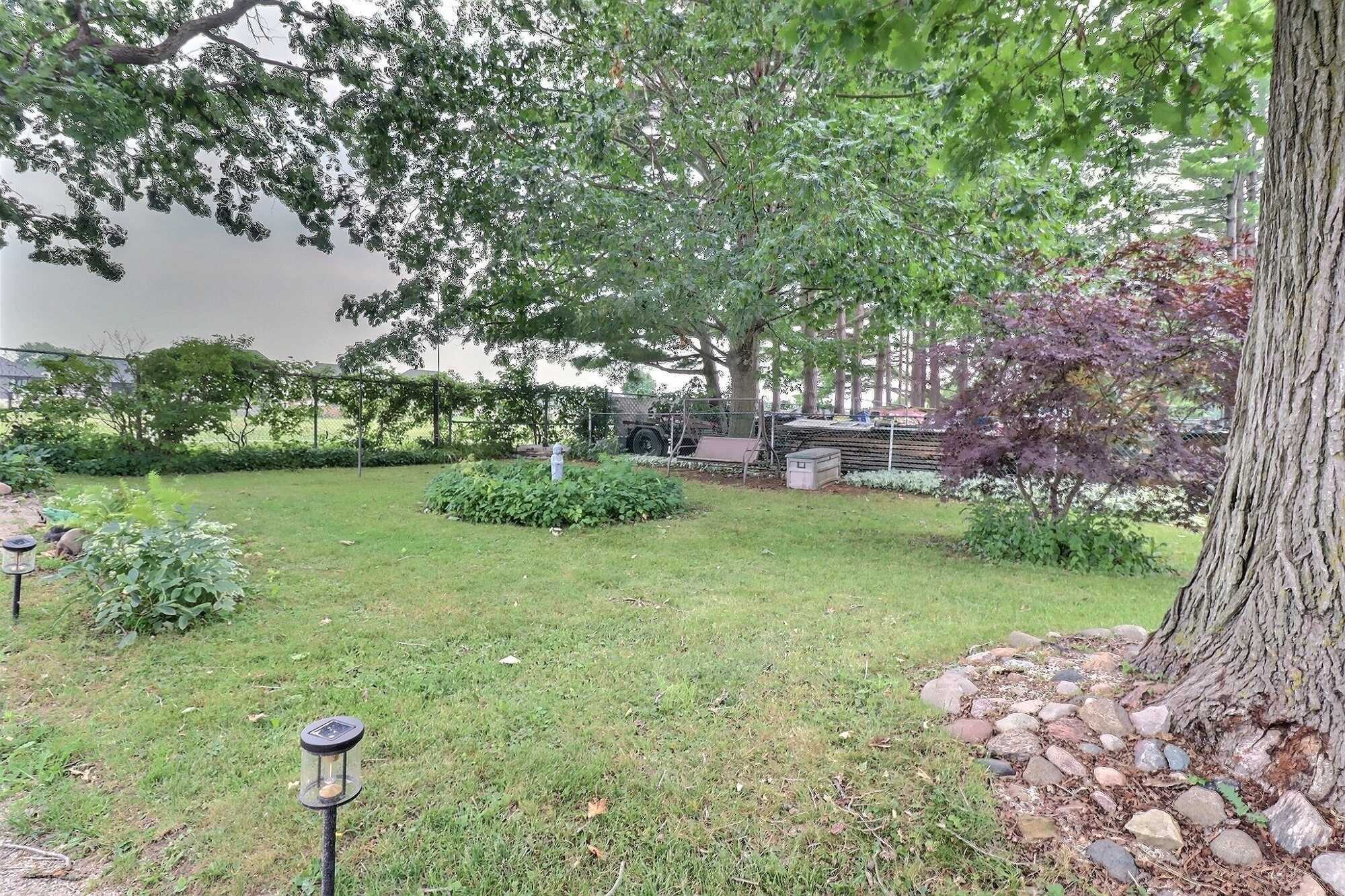 Thorndale's Best Kept Secret – Affordable Living on a Premium End Lot! 4