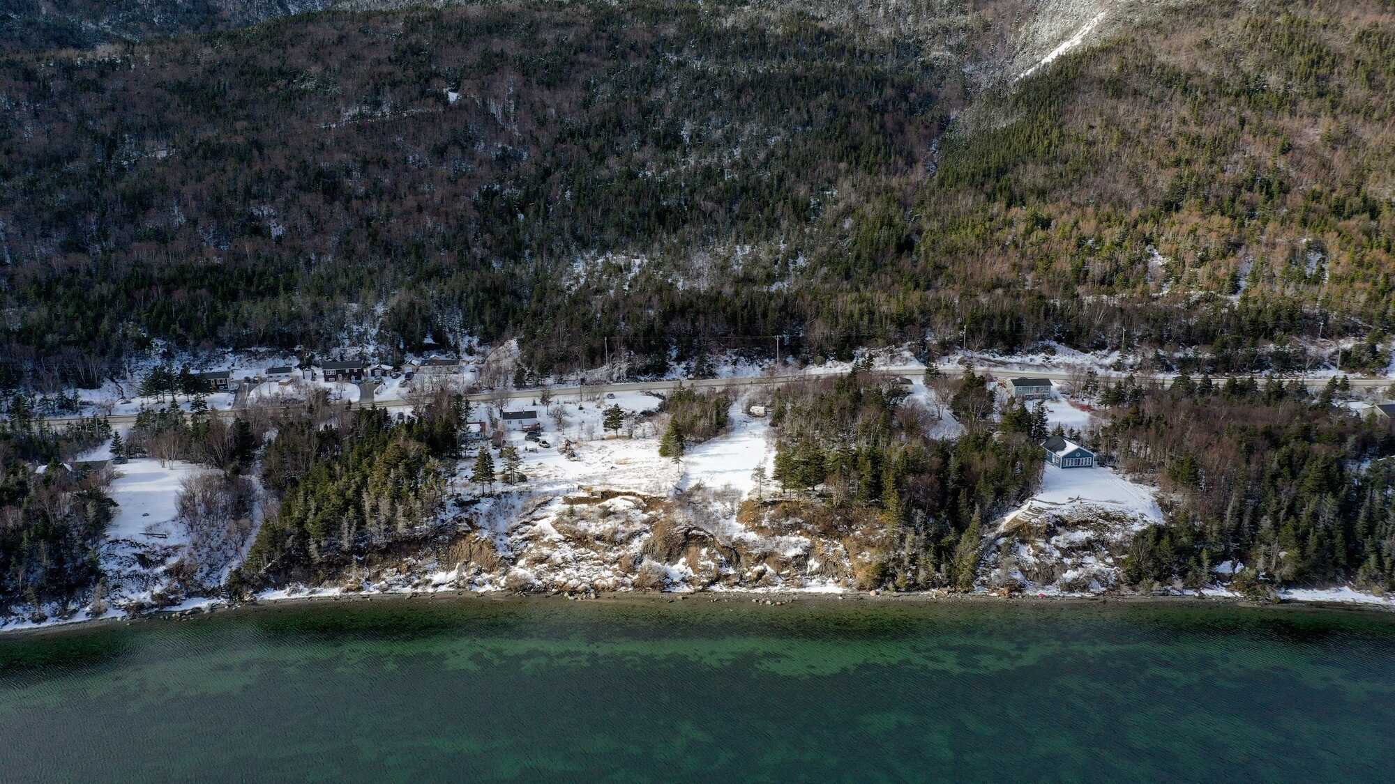Oceanfront lot with stunning views! 4