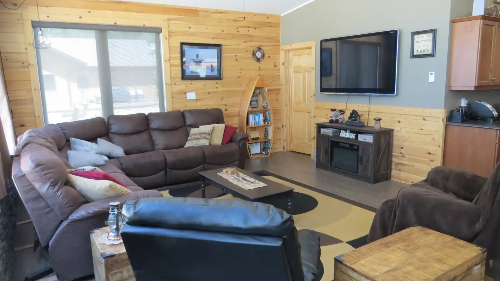 Lakefront 4 Season Home Child's Lake MB 3