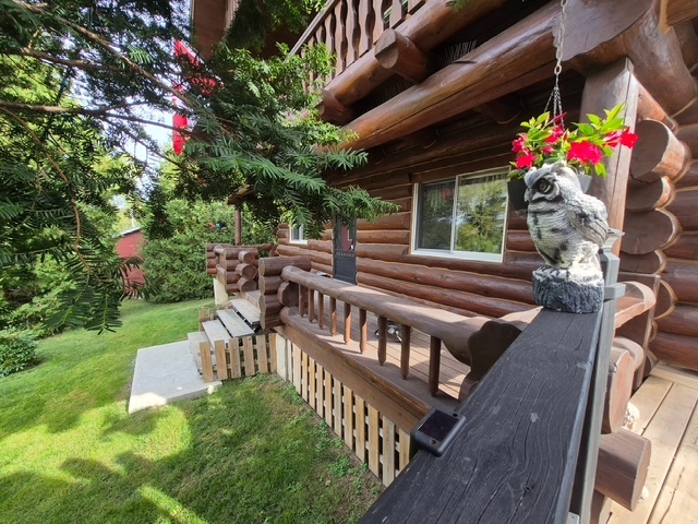 Rustic Charm Meets Modern Comfort. Your dream log home awaits, with every amenity to call your own retreat. This charming log home blends rustic character with modern comfort, set against a peaceful countryside. 4