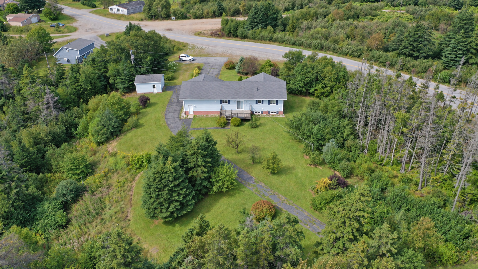 Space to relax, room for your hobbies, and a beautiful setting in scenic Robinsons! 4