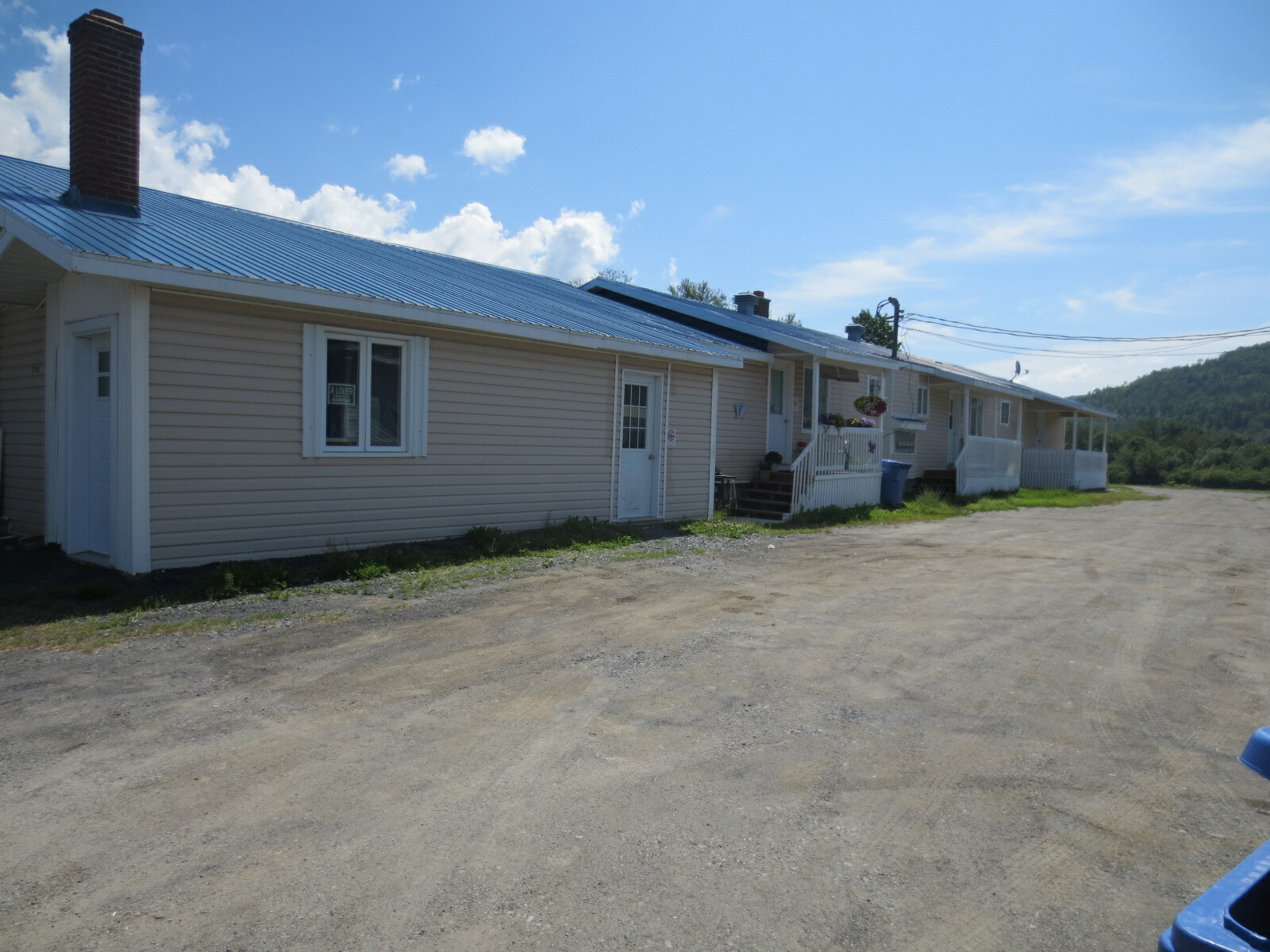 Multi unit apartment building nestled along the beautiful St John river.  OPEN TO REASONABLE OFFERS 3