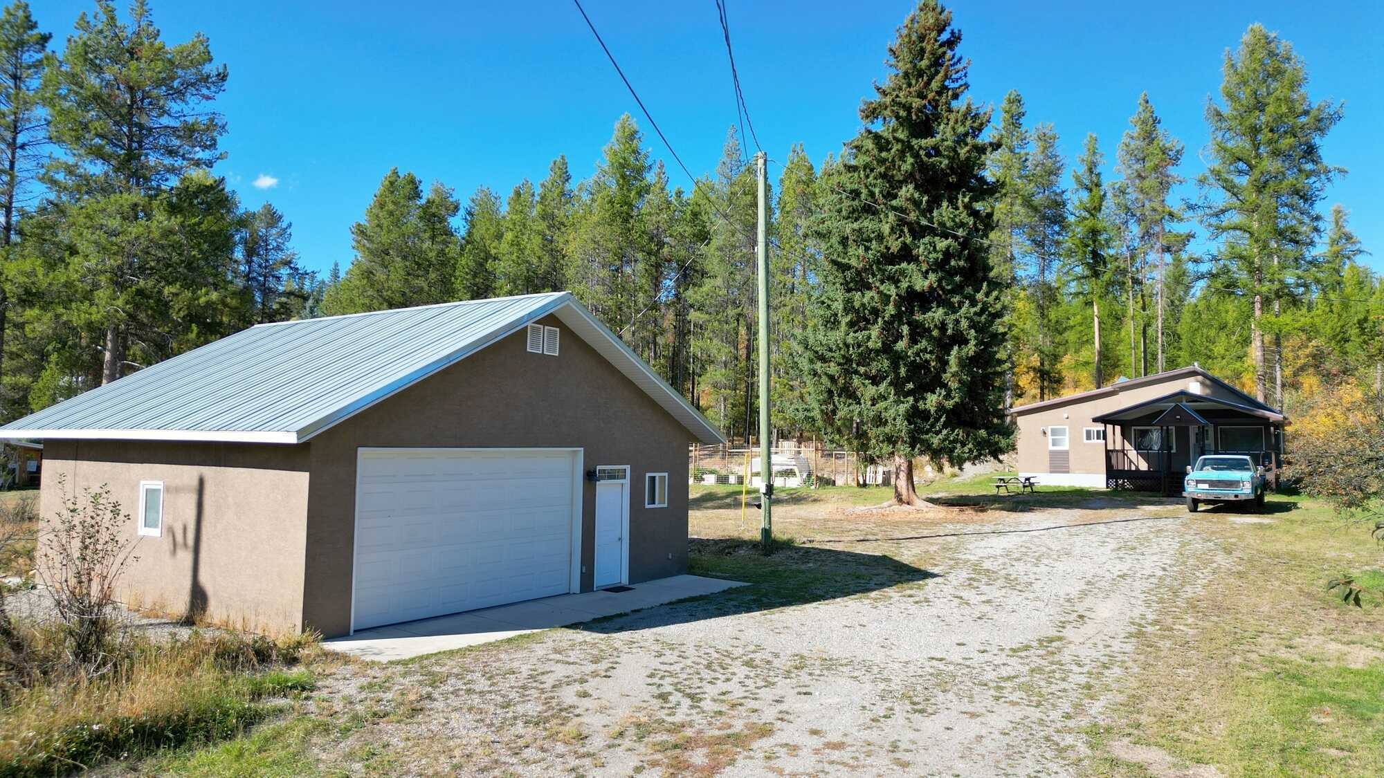 Charming Country Acreage with Modern Comforts Near Town 3
