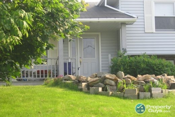 Four level side split home located in Hampton,nb 3