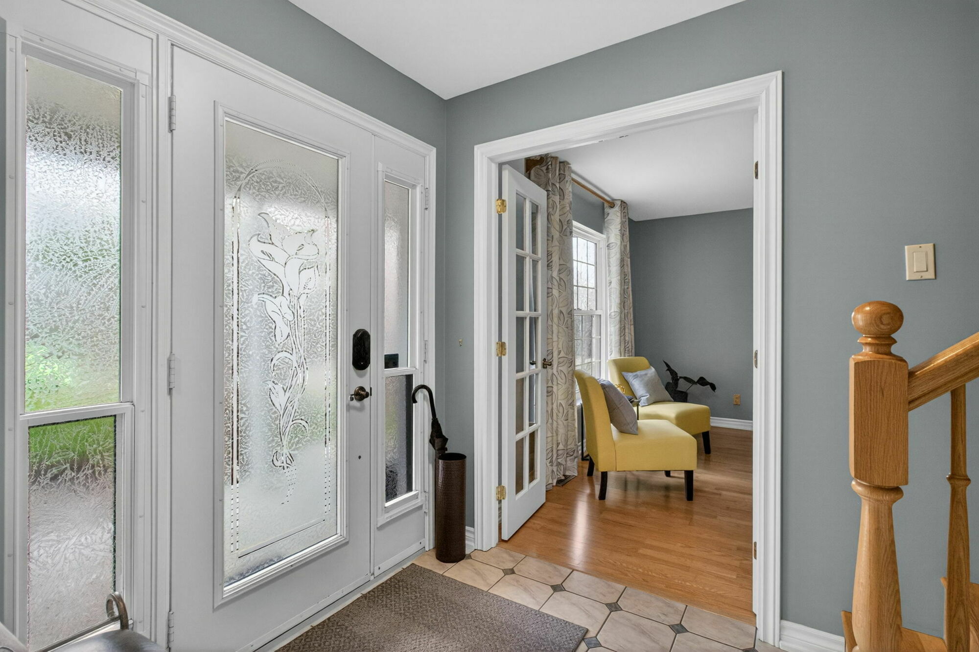 Bright & Spacious Family Home Backing Onto Trees in a Quiet Neighbourhood 4