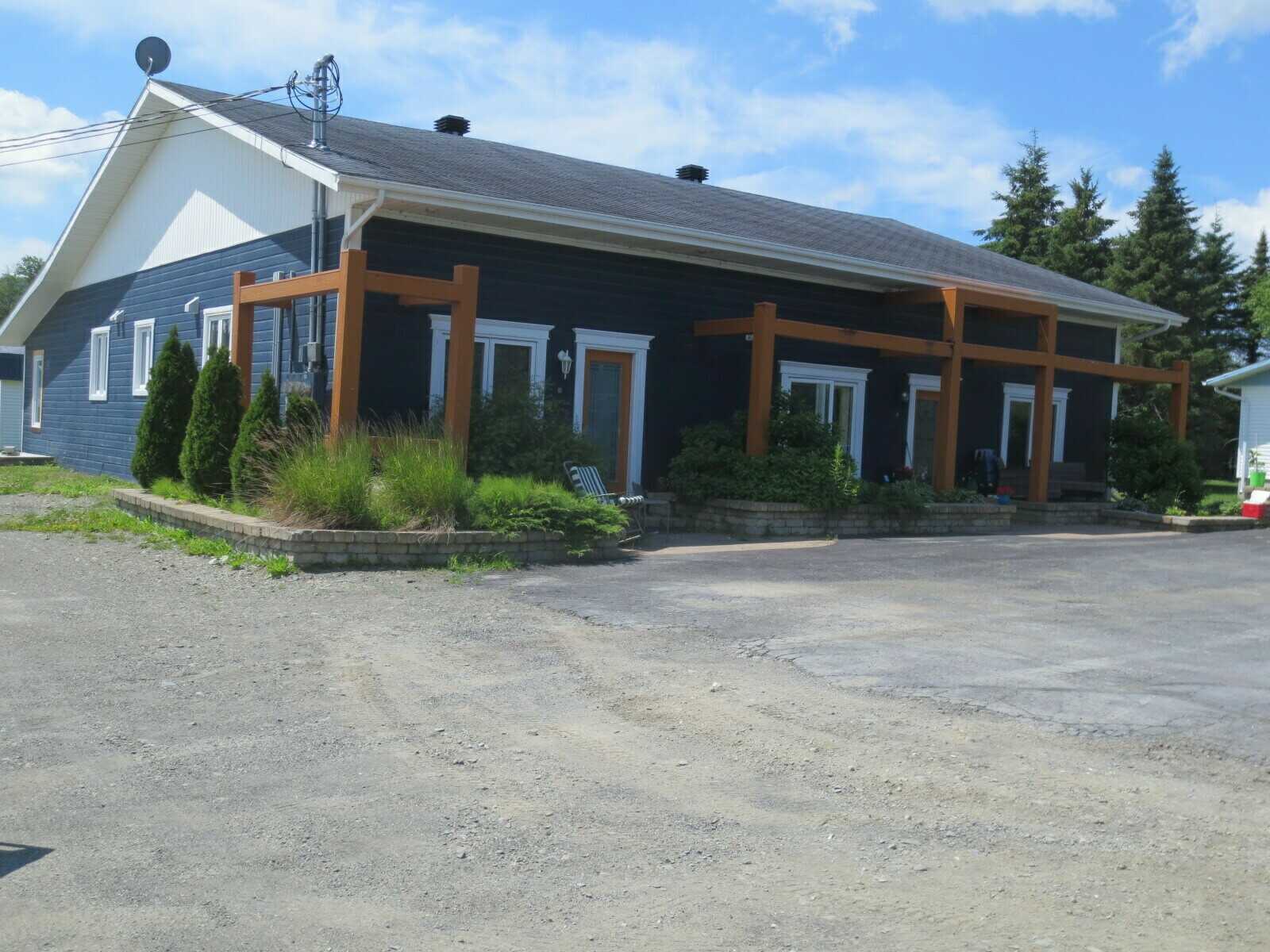 Beautiful 4 unit four plex sitting on a +/- 1 acre.
OPEN TO REASONABLE OFFERS 3