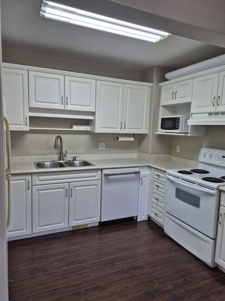 Move-In Ready Townhouse in Parklane Estates – Immediate Possession Available 5