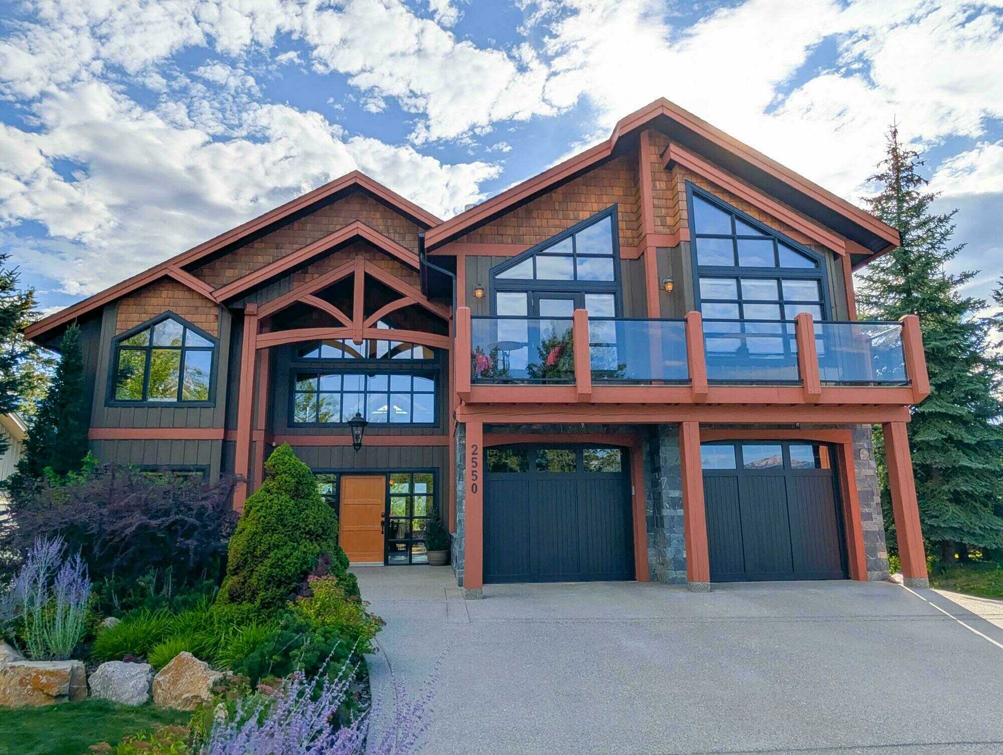 Executive Mountain View Retreat in Invermere 2
