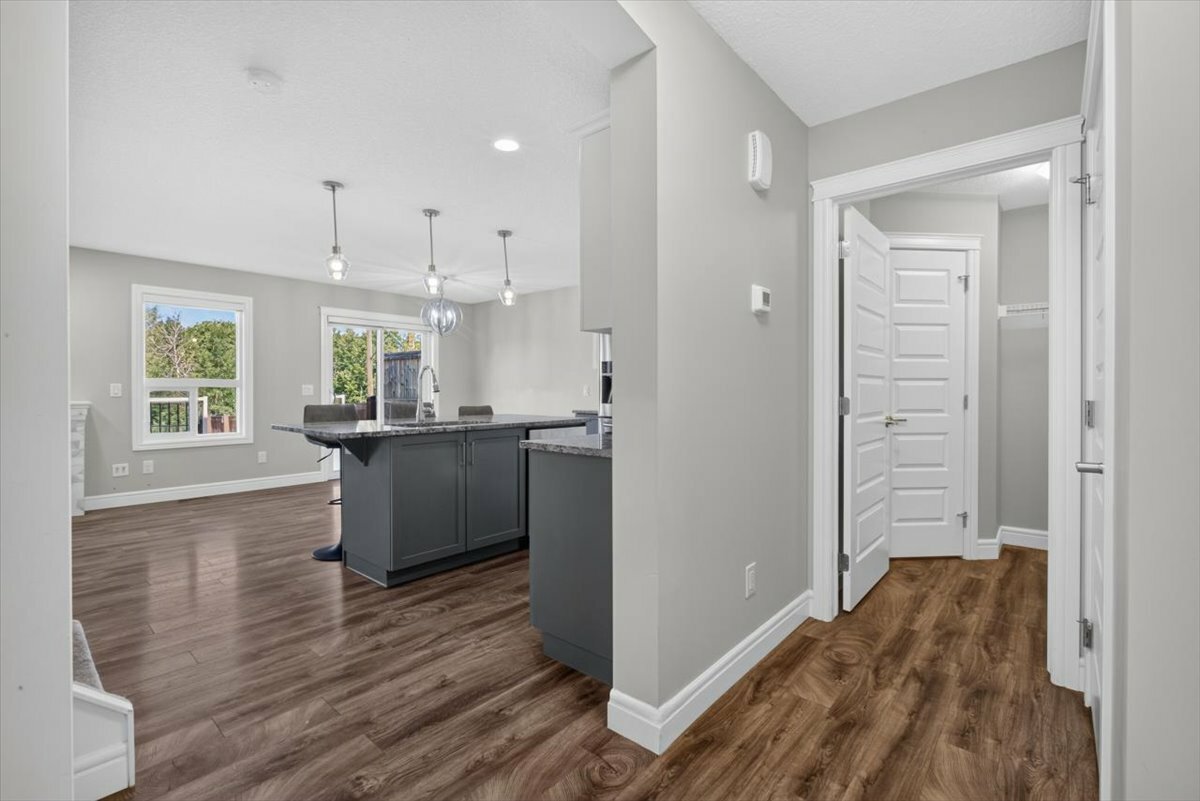 STARLING / GREENSPACE VIEW / MODERN 3 BED 2.5 BATH — A RARE FIND! Welcome to 3885 Robins Crescent NW in sought-after Starling! 5
