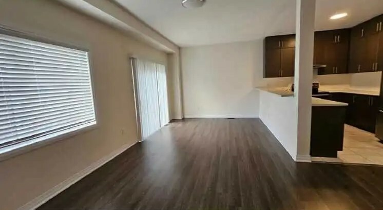FOR SALE 3 bedroom, 2.5 bathroom house South Barrie location 5