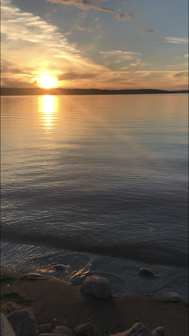Very rare, FLAT lakefront lot at Katepwa. 5