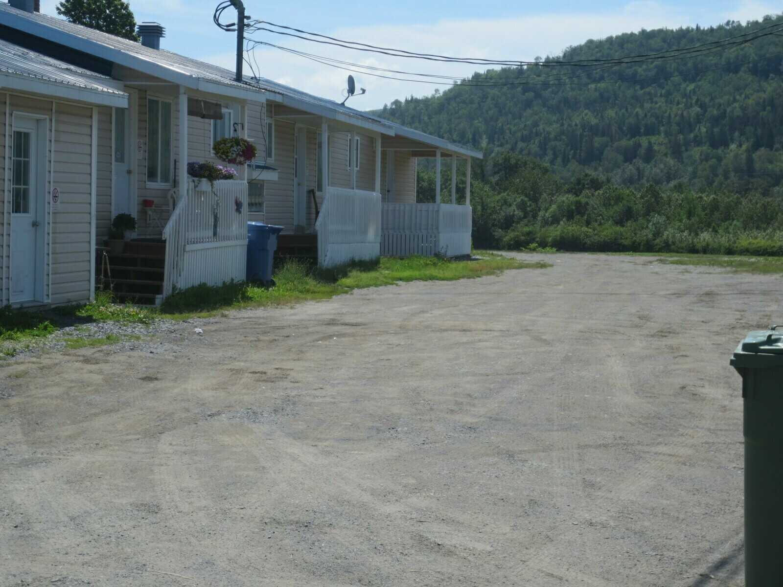 Multi unit apartment building nestled along the beautiful St John river.  OPEN TO REASONABLE OFFERS 5