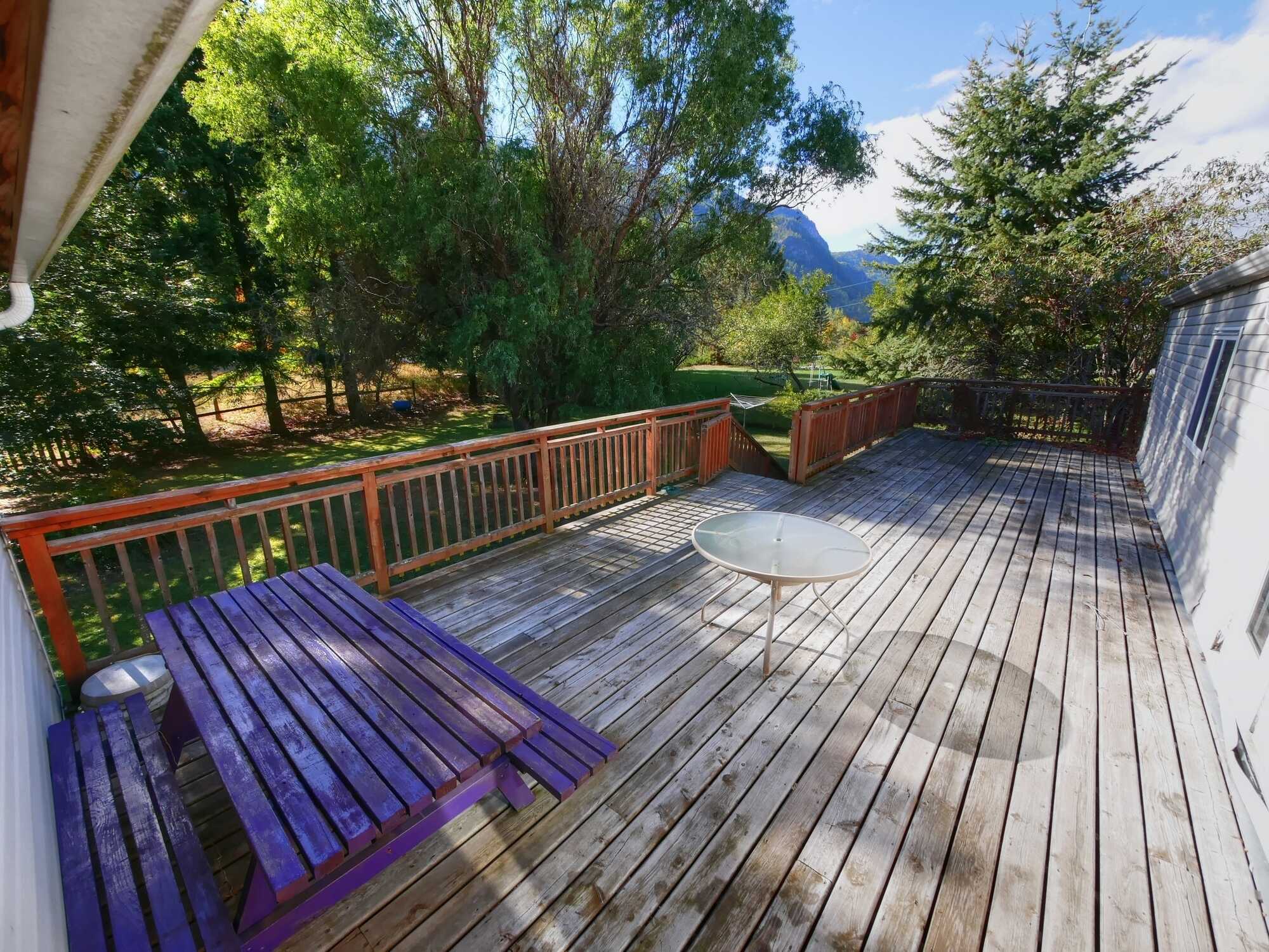 Robson – Beautiful 3-Bed, 2-Bath Family Home on a Private 0.6-Acre Lot! Just 5 Minutes to Castlegar, Schools & Amenities!  Ready for a new family and a new chaper! 3