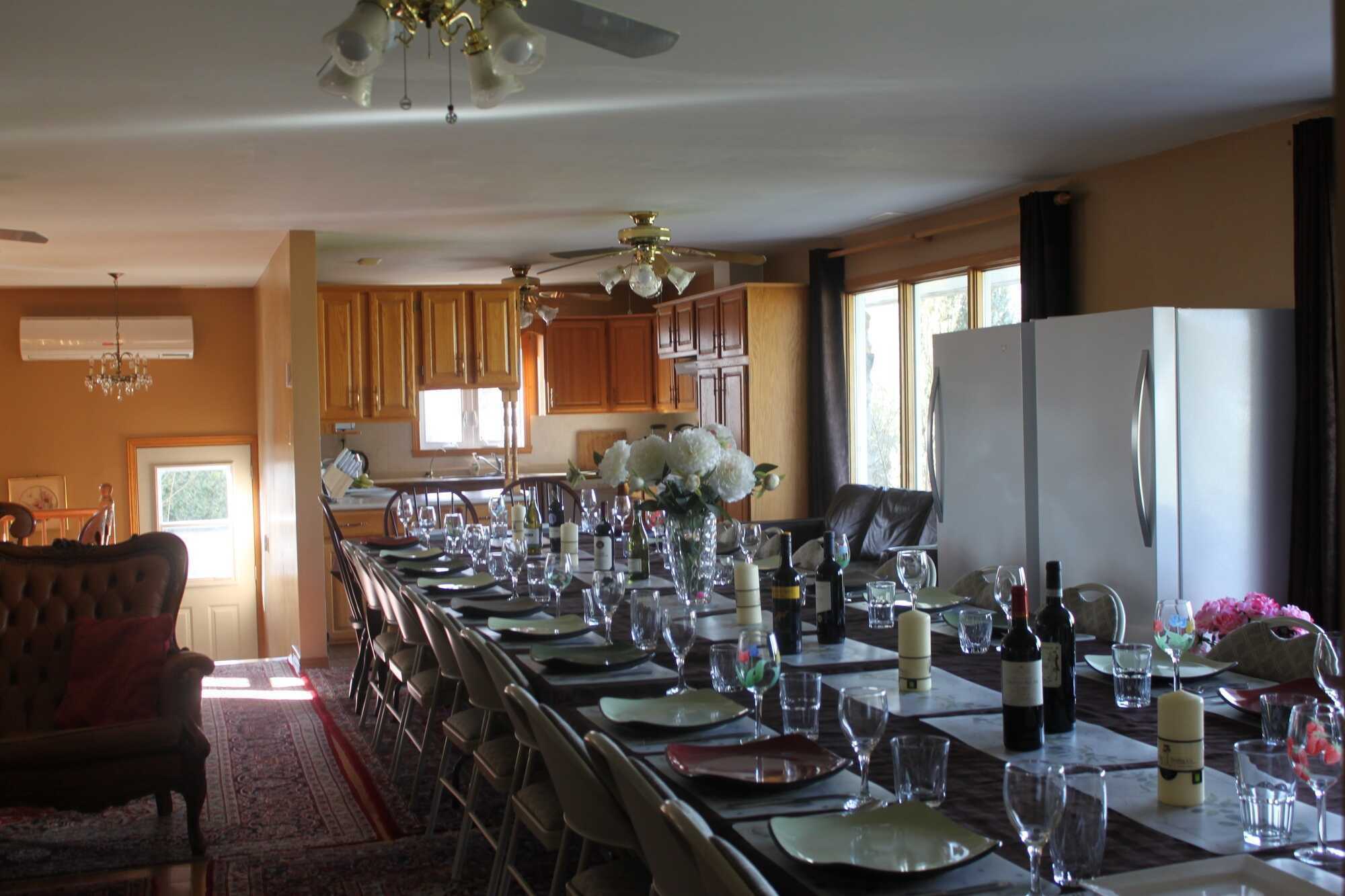 HIGH INCOME PROPERTY. $1500 to $3800 Per NIGHT. UNIQUE BUSINESS AND LIFESTYLE OPPORTUNITY. SEMI RETIRE OR FULLY RETIRE BY PURCHASING ADDITIONAL CARETAKER COTTAGE NEXT DOOR 3