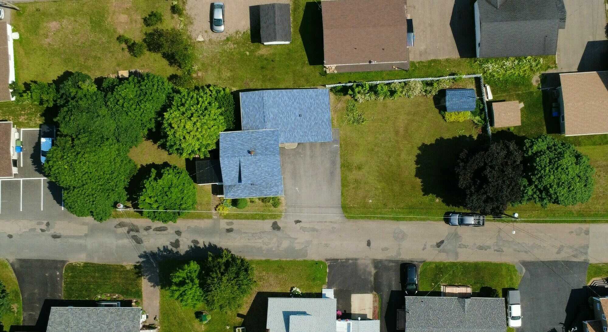 Grande propriété avec excellent potentiel au cœur de Shippagan --
Spacious Family Home with Income Potential in the Heart of Shippagan 4
