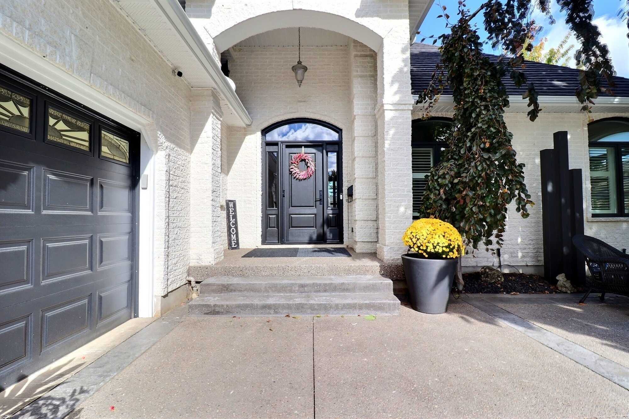 Executive Sunningdale Ranch with Backyard Oasis & Triple Heated Garage!
Loads of Updates — Nothing to do but Move In! 4