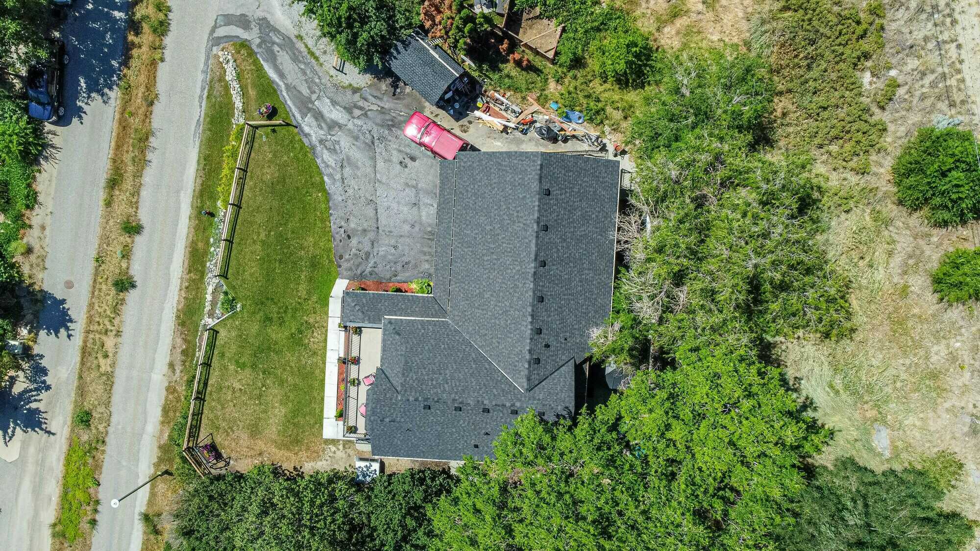 Premium Peachland Beach District Lakeview Home — Rebuilt in 2021 with Two Furnished Income Suites 4