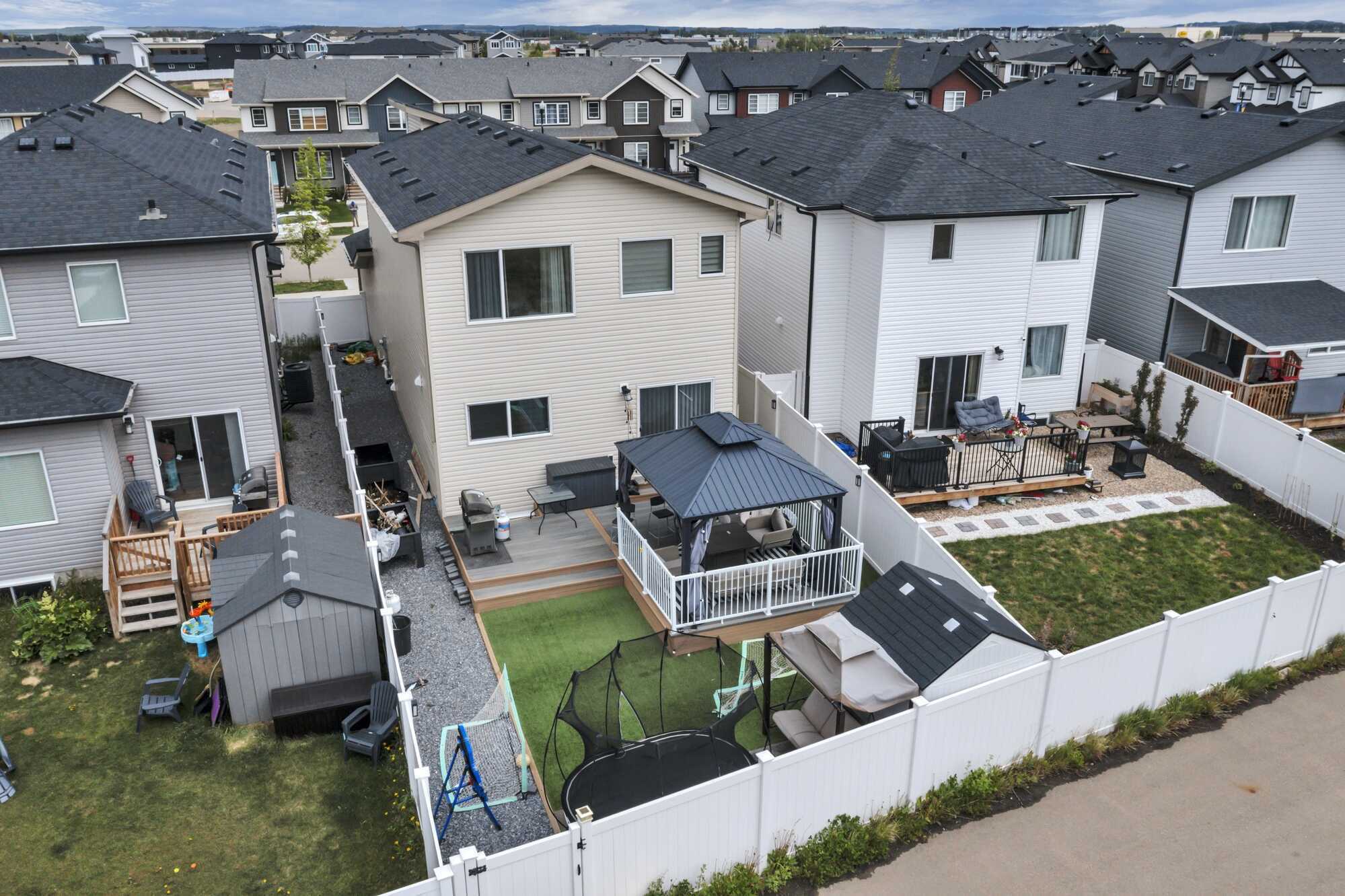 2 Story Home ~ Double Attached Garage ~ Smart Home ~ Backs Onto A Field ~ Low Maintenance Yard ~ Lower Taxes 2
