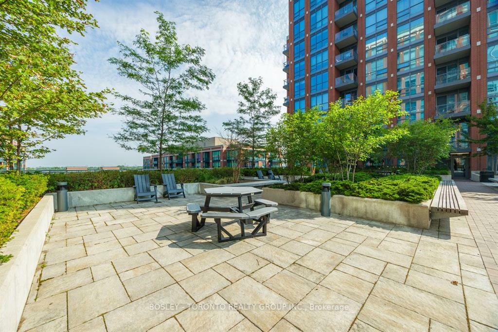 Bright 2+1 Corner Condo with 2 Balconies & Tandem Parking – Steps to Wilson Station 2