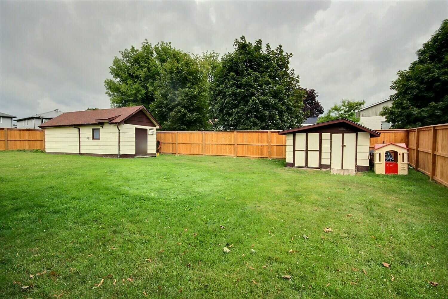 Spacious single story 4 bedroom home 5