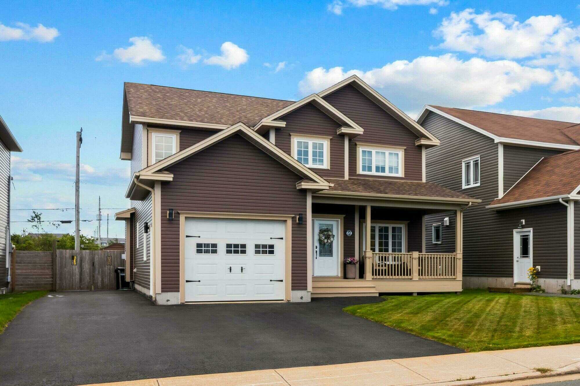 Family-Friendly Southlands Home Steps from Trails & Golf 2