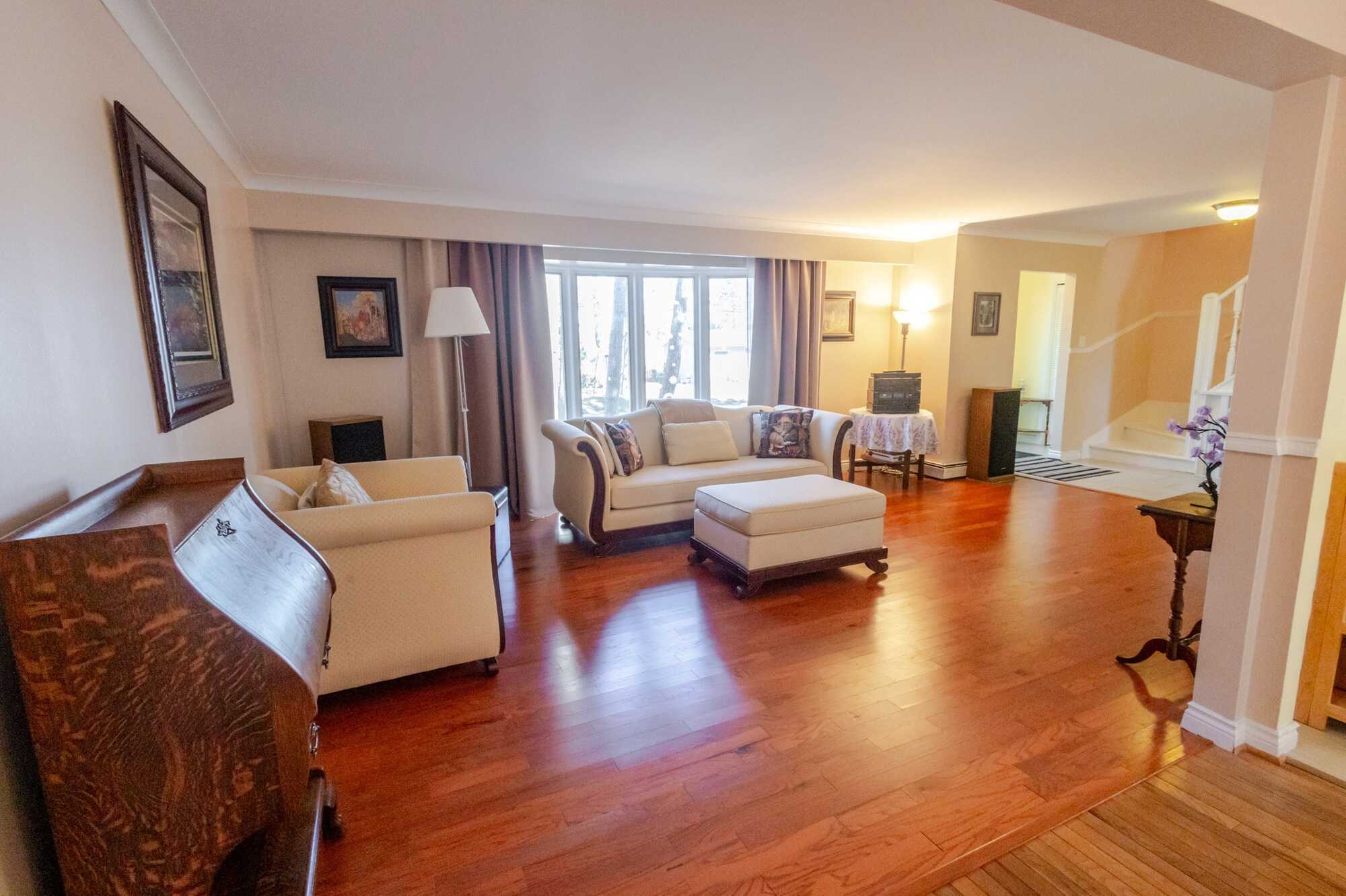 Classic All-Brick 2 Storey on Private Treed Lot!! 5