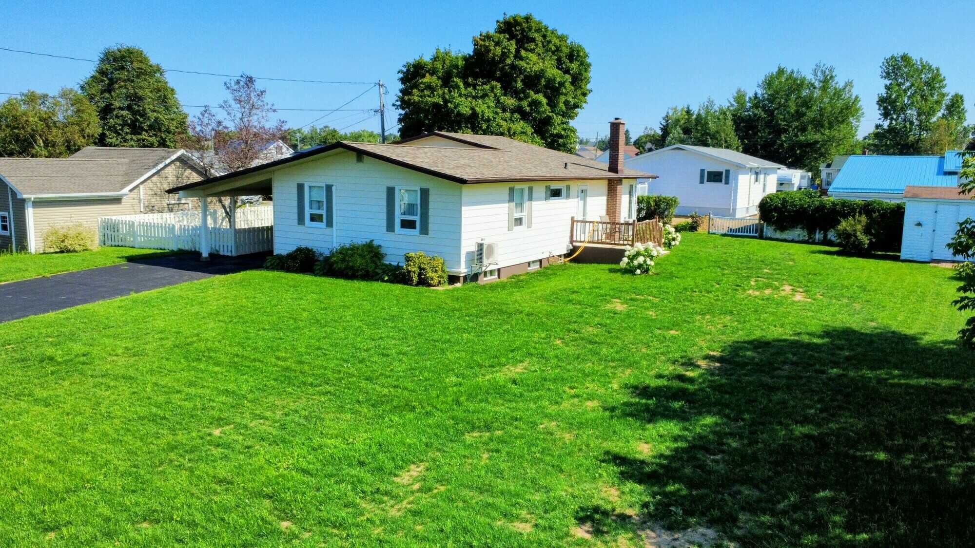 Maison à vendre Centre-Ville Caraquet - Home for sale Down-Town Caraquet 3