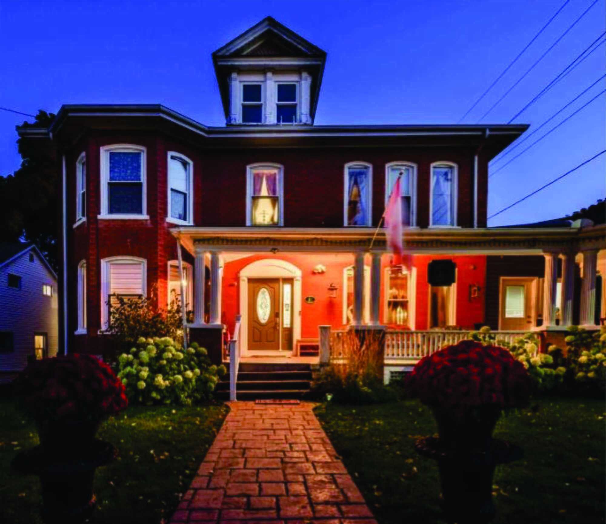 Luxurious 4-Bedroom + Den with Pool, High-End Finishes & Turnkey B&B Potential 2