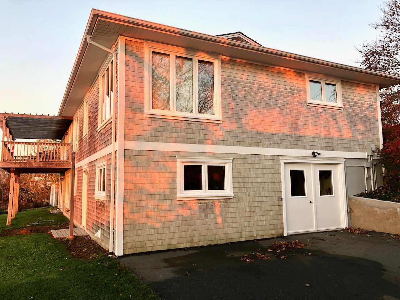 Executive rancher with a breathtaking view over Nova Scotia's lush and stunning Annapolis Valley, 15 minutes from downtown Kentville, and 20 minutes from Wolfville and Acadia University 5