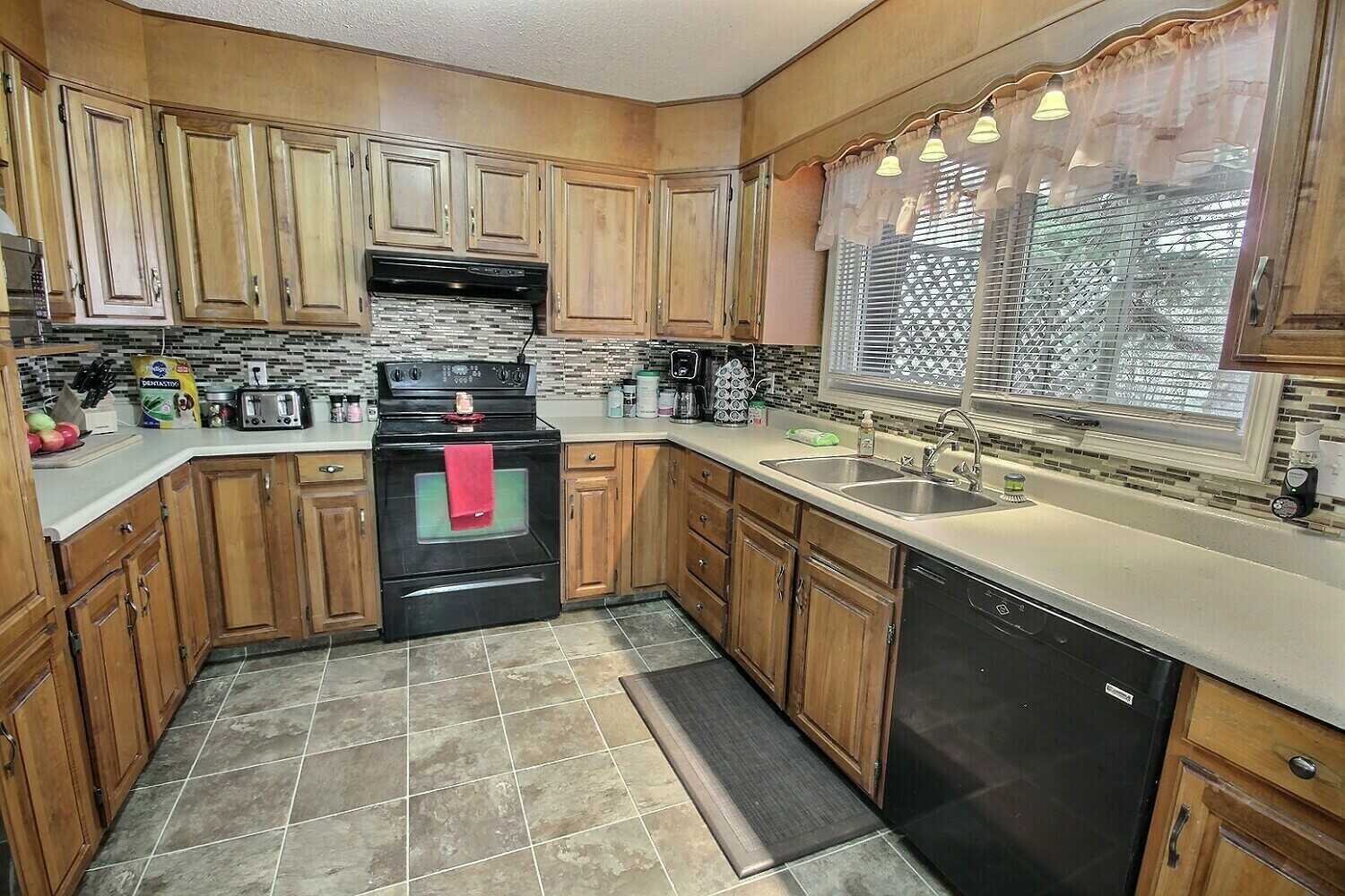 Charming Cottage-Style Home in Medstead, SK! 5